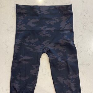 SPANX Black and Gray Leggings Comfortable and Stylish